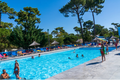 Waterpark Met Glijbaan Camping Le Dauphin A Saint Georges De Didonne